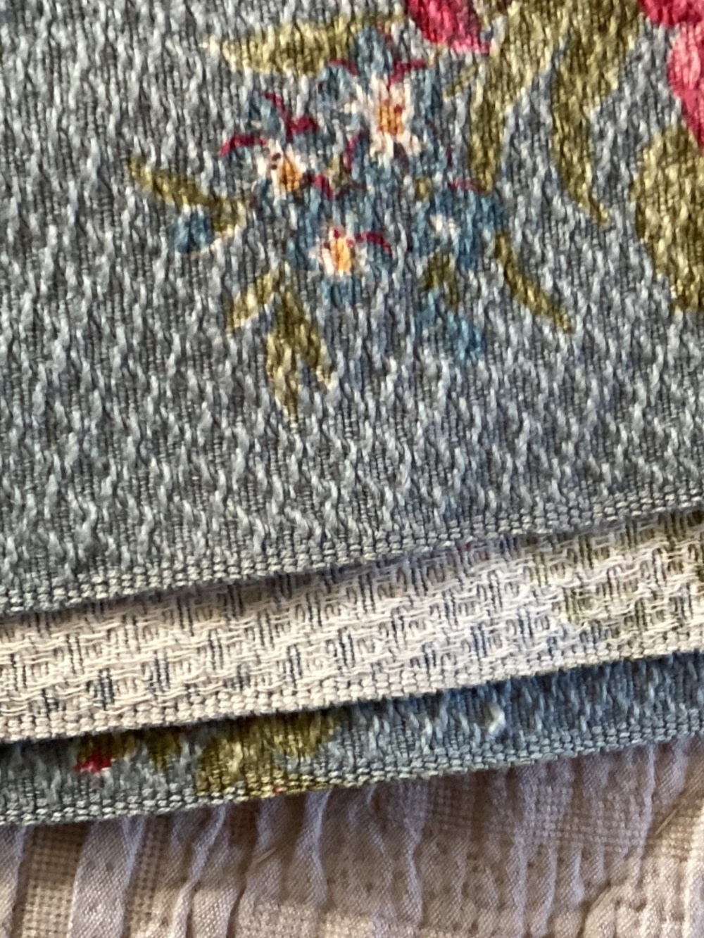 Actual antique vintage cottage chic floral fabric - Picture 4 of 5